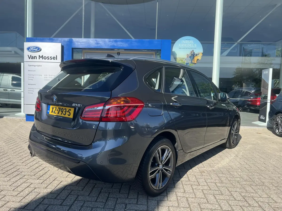 218i Executive Edition | Trekhaak | Leder | Camera | Head-up display | Cruise Control | PDC V+A |