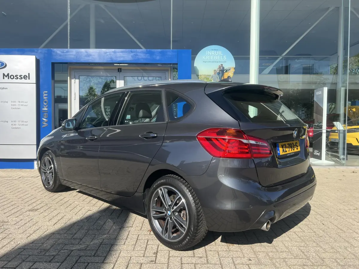 218i Executive Edition | Trekhaak | Leder | Camera | Head-up display | Cruise Control | PDC V+A |