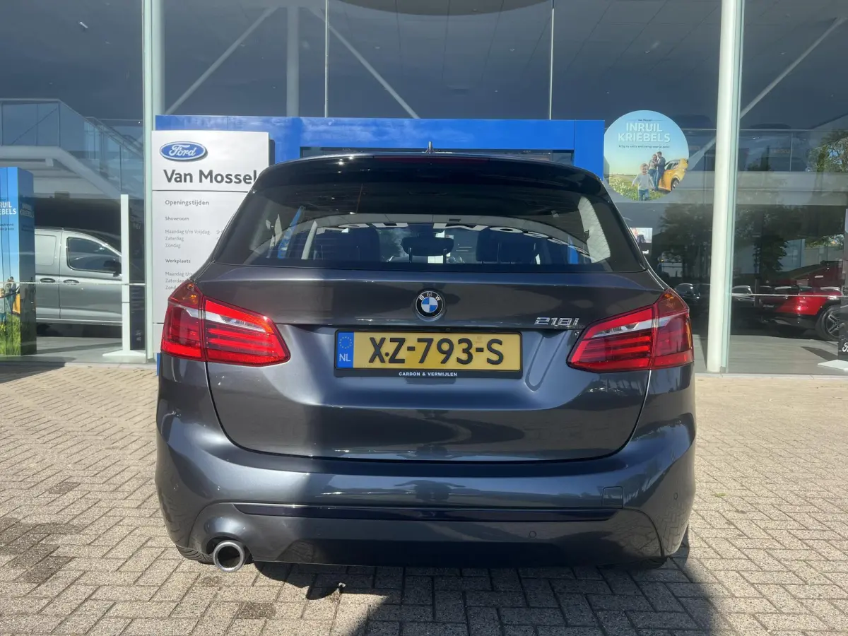 218i Executive Edition | Trekhaak | Leder | Camera | Head-up display | Cruise Control | PDC V+A |