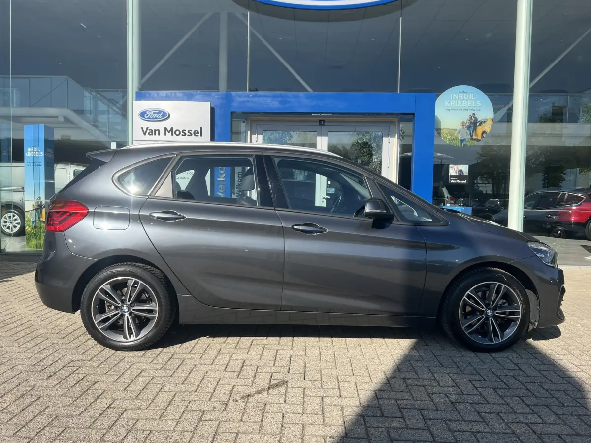 218i Executive Edition | Trekhaak | Leder | Camera | Head-up display | Cruise Control | PDC V+A |