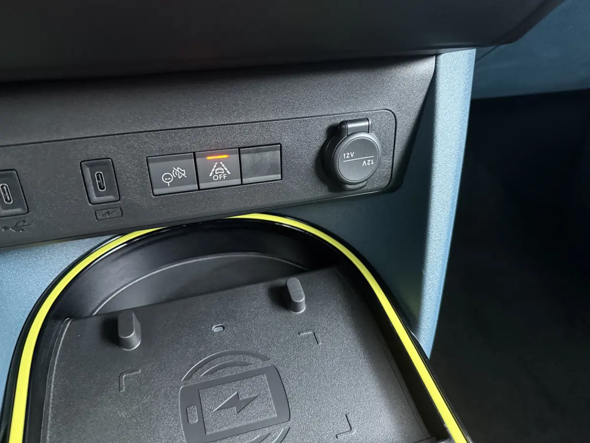 1.2 Hybrid ICON | Achteruitrijcamera | Apple Carplay/Android Auto|telefoonintegratie premium | Extra getint glas