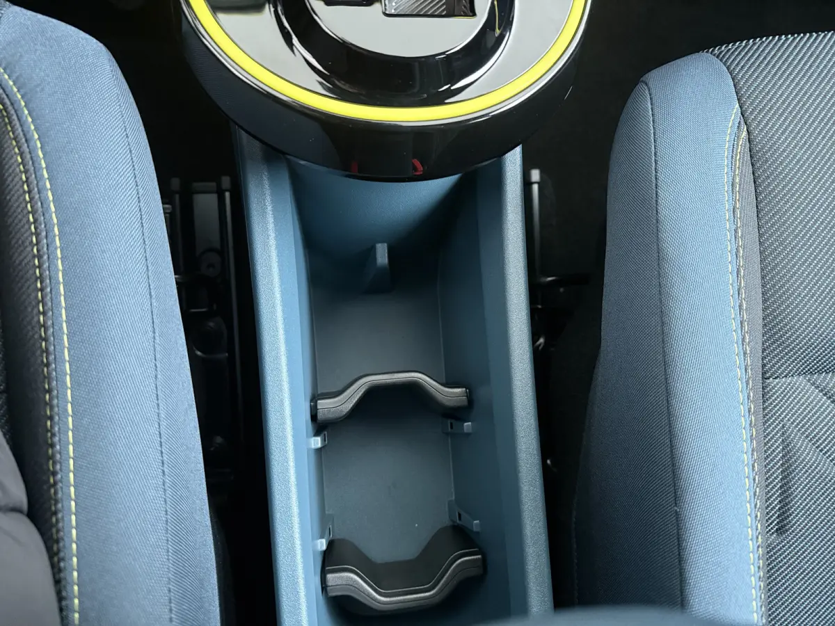 1.2 Hybrid ICON | Achteruitrijcamera | Apple Carplay/Android Auto|telefoonintegratie premium | Extra getint glas