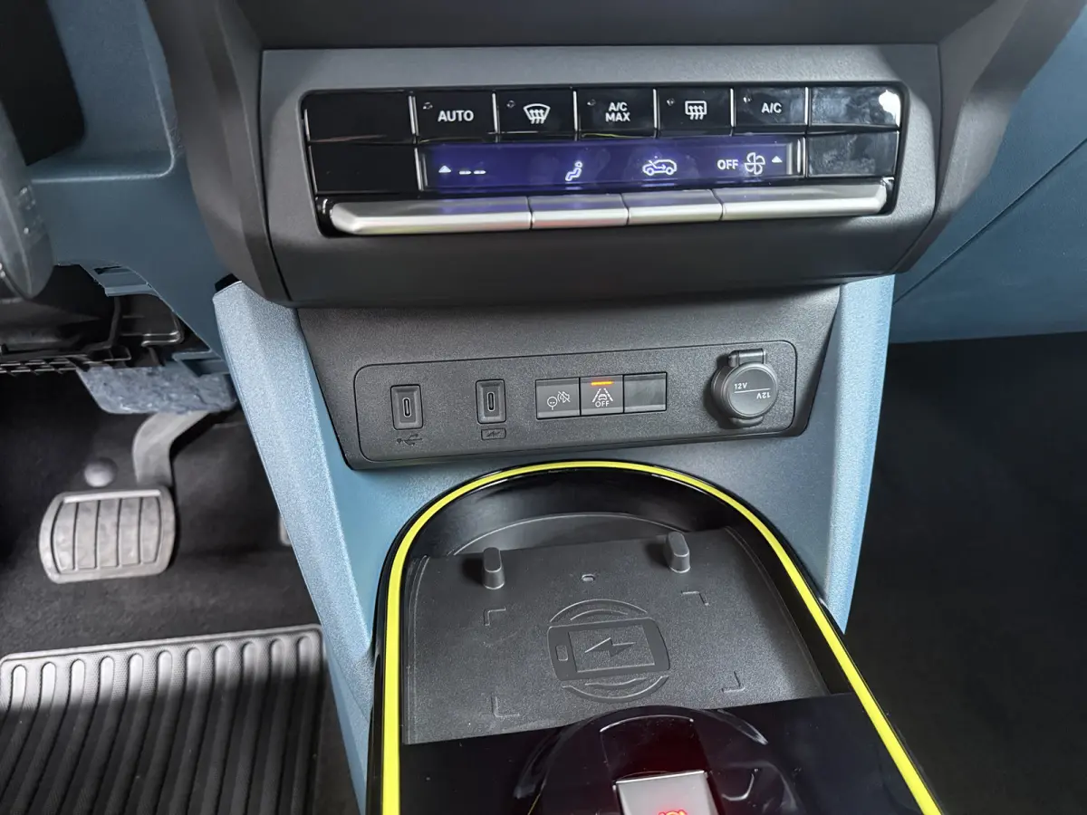1.2 Hybrid ICON | Achteruitrijcamera | Apple Carplay/Android Auto|telefoonintegratie premium | Extra getint glas