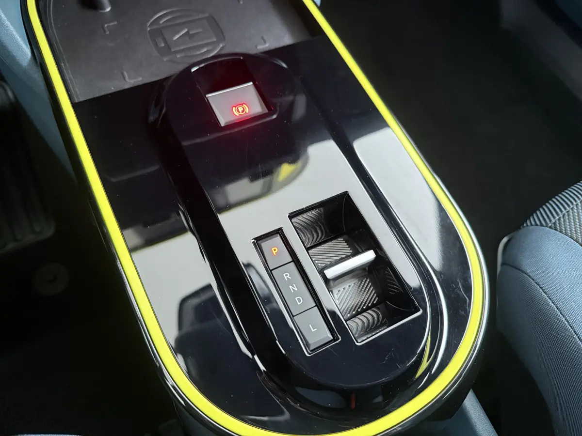 1.2 Hybrid ICON | Achteruitrijcamera | Apple Carplay/Android Auto|telefoonintegratie premium | Extra getint glas