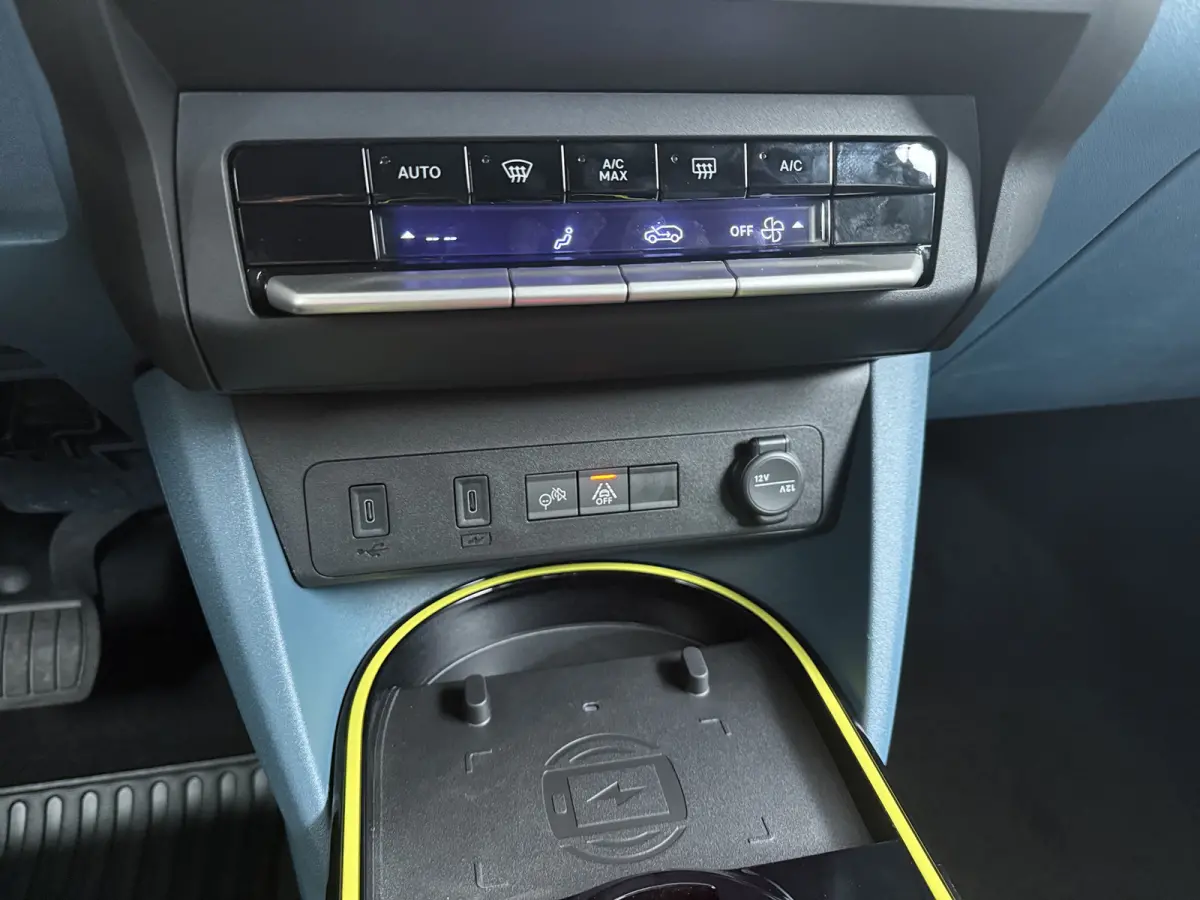 1.2 Hybrid ICON | Achteruitrijcamera | Apple Carplay/Android Auto|telefoonintegratie premium | Extra getint glas