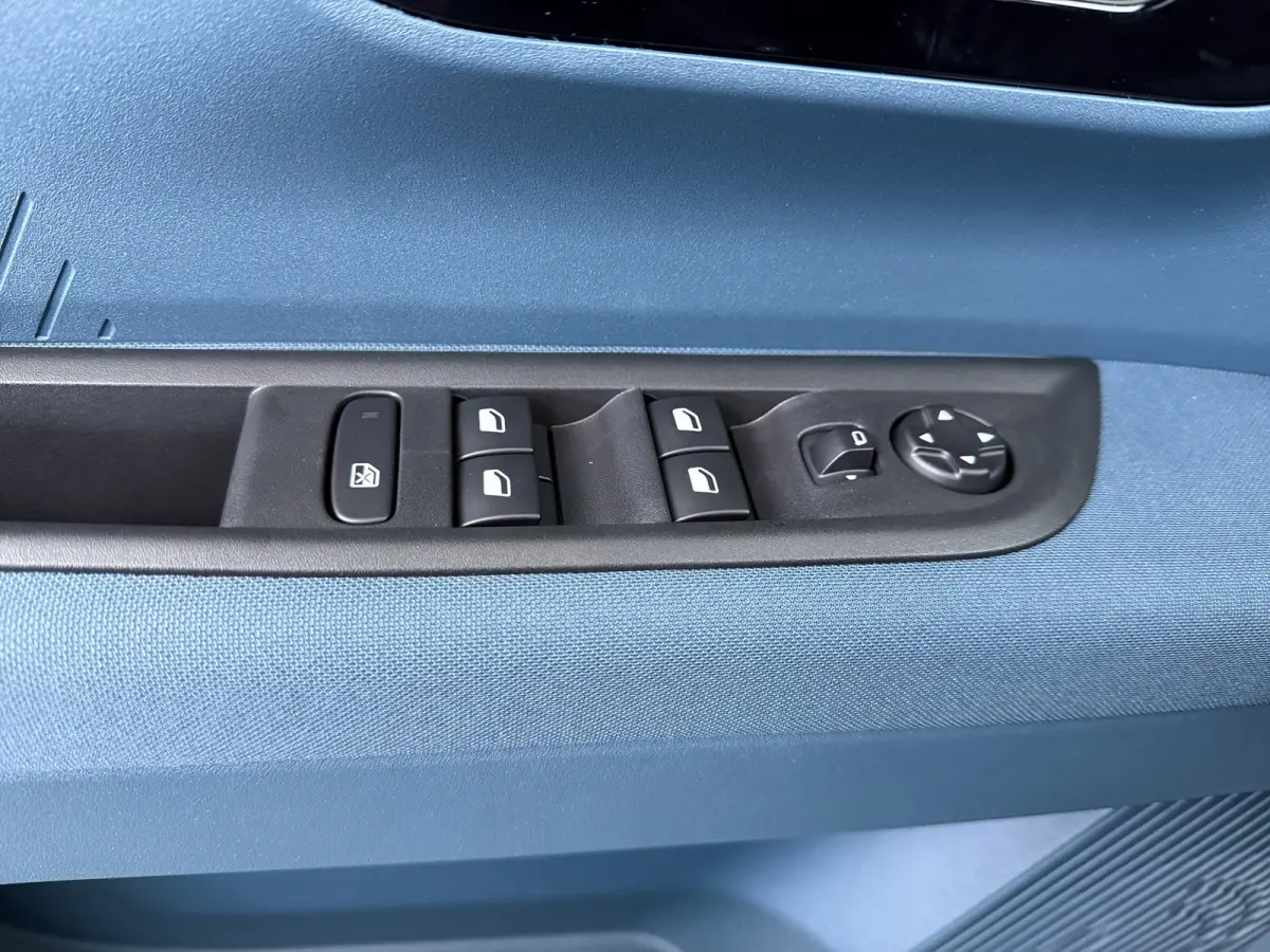 1.2 Hybrid ICON | Achteruitrijcamera | Apple Carplay/Android Auto|telefoonintegratie premium | Extra getint glas