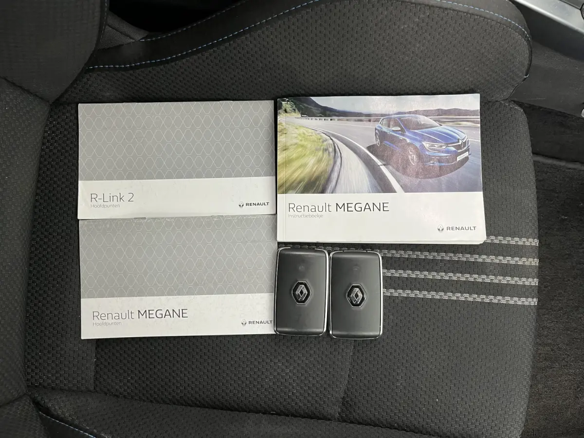 1.6 TCe GT Aut. *FULL-LED | NAVI-FULLMAP | BOSE-SOUND | DIGI-COCKPIT | SPORT-SEATS | SHIFT-PADDLES | DAB+ | KEYLESS | PRIVACY-GLASS | ECC | PDC | CRUISE | 18''ALU*