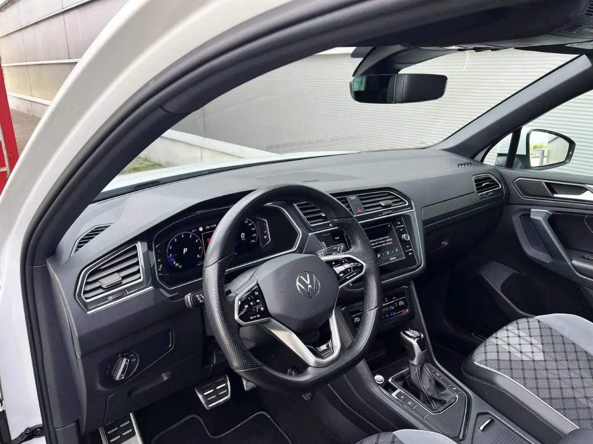 1.5 TSI 150pk DSG R-Line Business+ | Trekhaak | Panoramadak | Camera