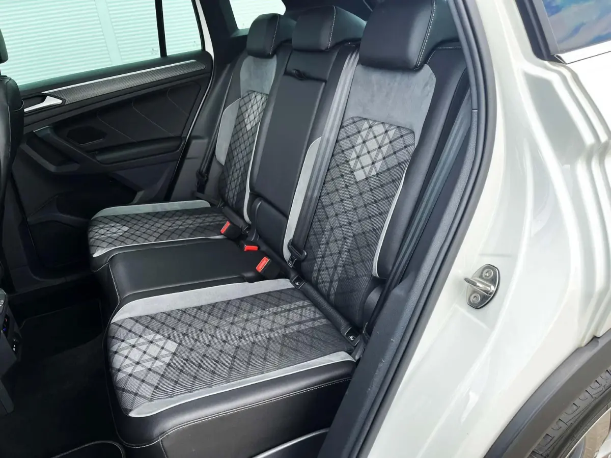 1.5 TSI 150pk DSG R-Line Business+ | Trekhaak | Panoramadak | Camera