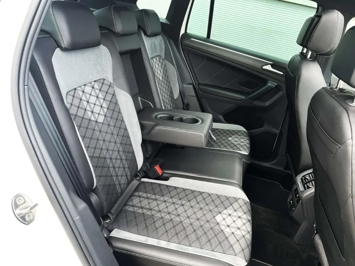 1.5 TSI 150pk DSG R-Line Business+ | Trekhaak | Panoramadak | Camera