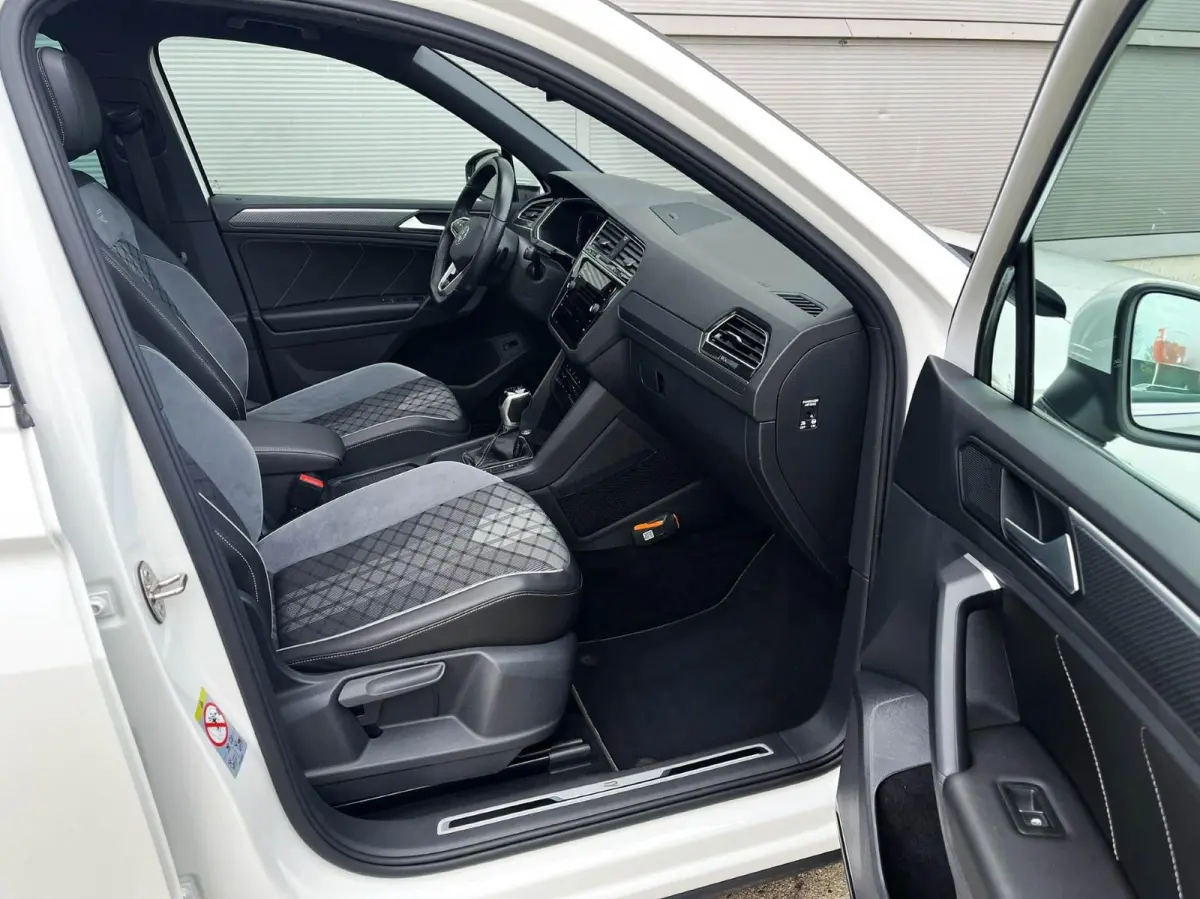 1.5 TSI 150pk DSG R-Line Business+ | Trekhaak | Panoramadak | Camera
