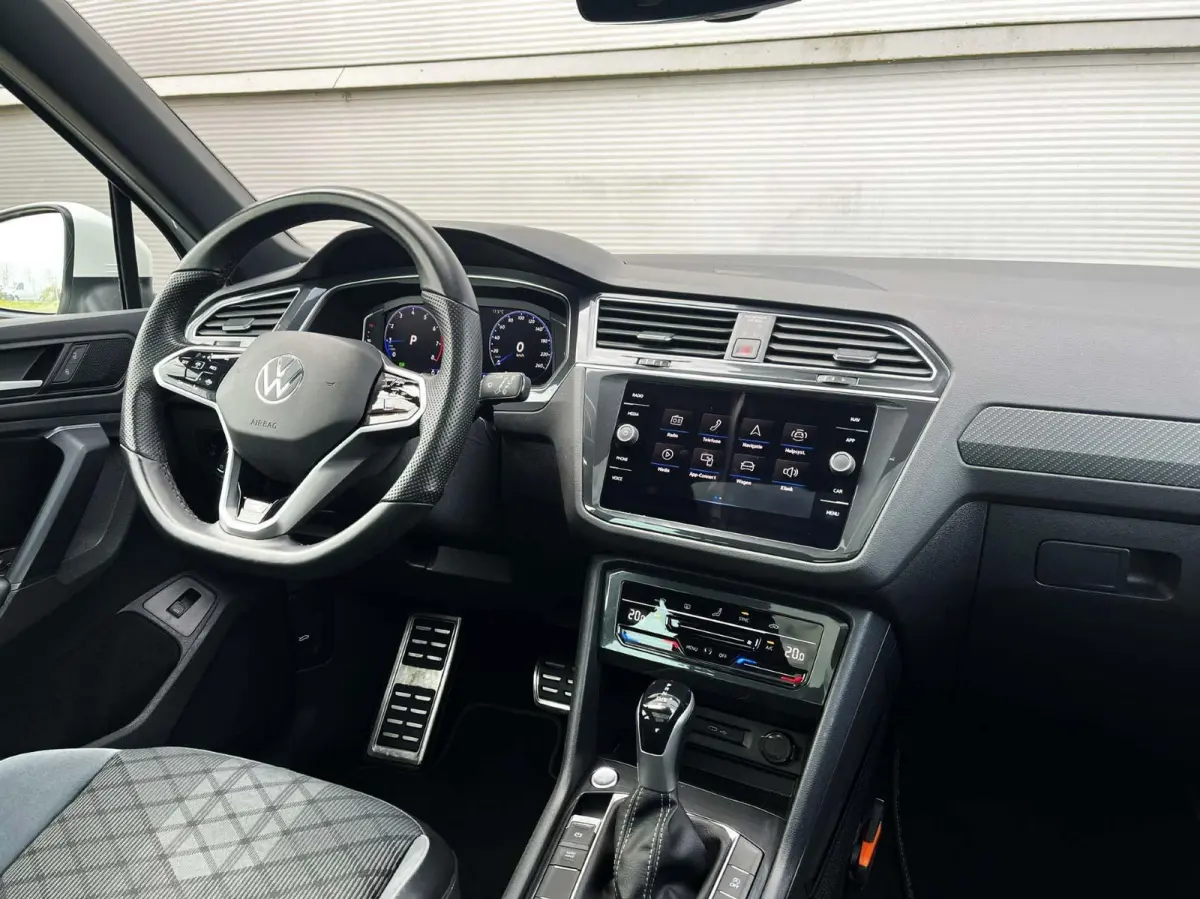 1.5 TSI 150pk DSG R-Line Business+ | Trekhaak | Panoramadak | Camera