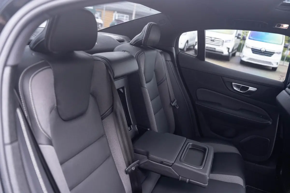 2.0 B3 R-Design Navi Leder Sportstoelen Schuifdak NAP Camera Apple carplay Rijklaar!