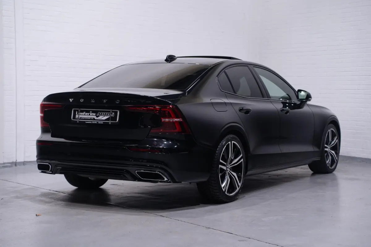 2.0 B3 R-Design Navi Leder Sportstoelen Schuifdak NAP Camera Apple carplay Rijklaar!