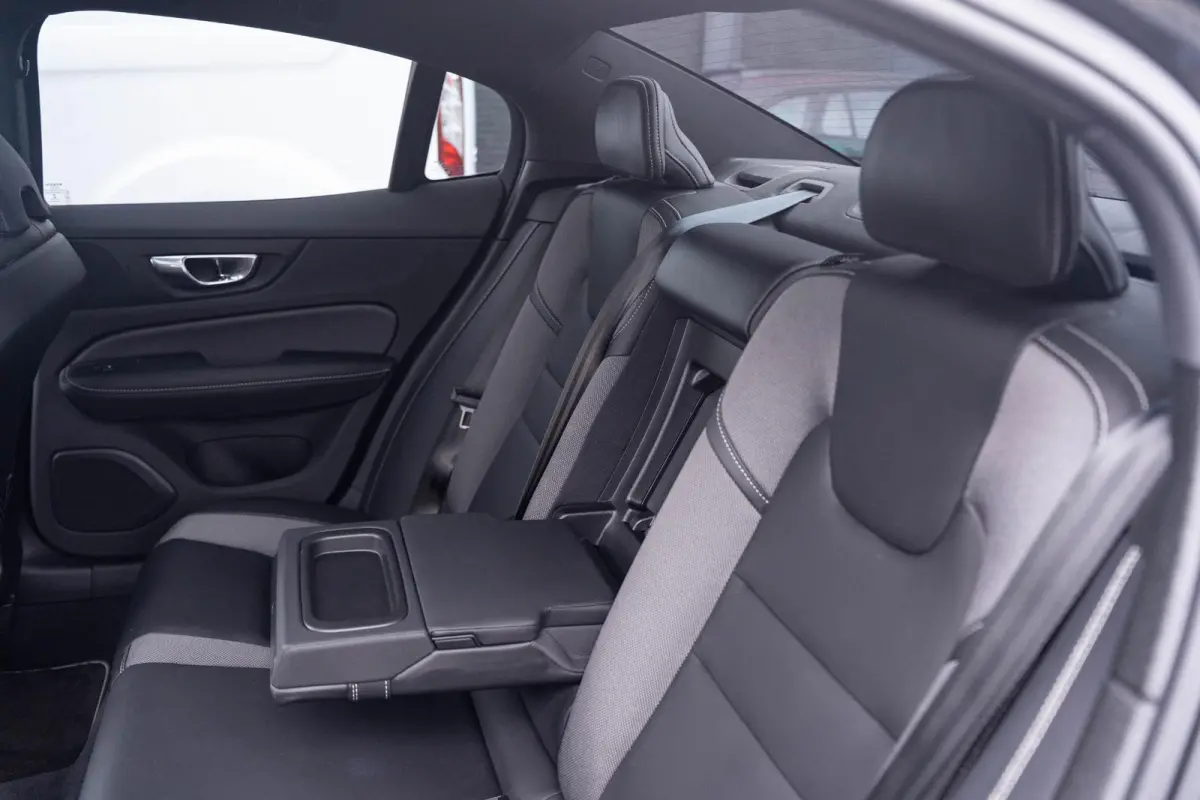 2.0 B3 R-Design Navi Leder Sportstoelen Schuifdak NAP Camera Apple carplay Rijklaar!