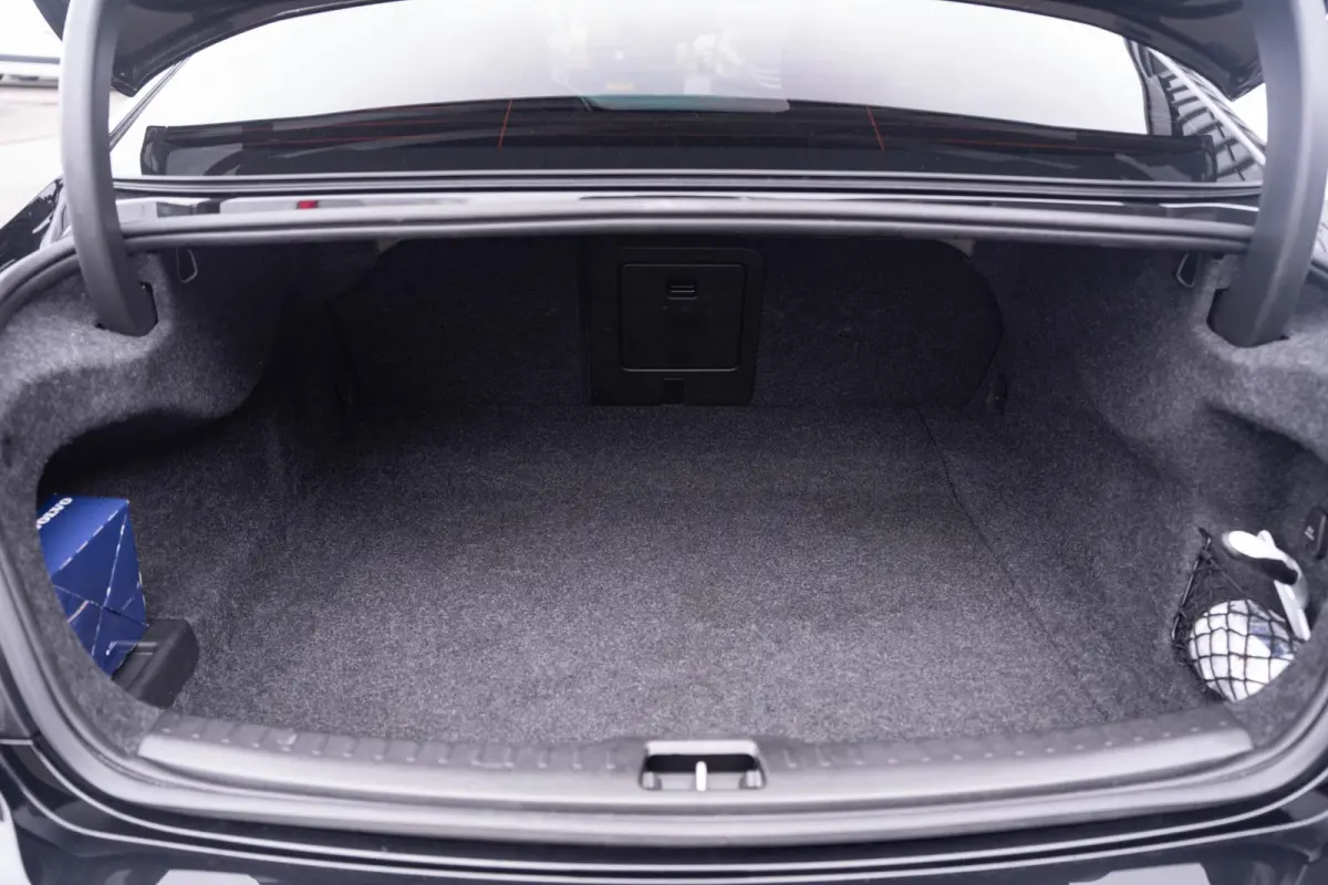 2.0 B3 R-Design Navi Leder Sportstoelen Schuifdak NAP Camera Apple carplay Rijklaar!