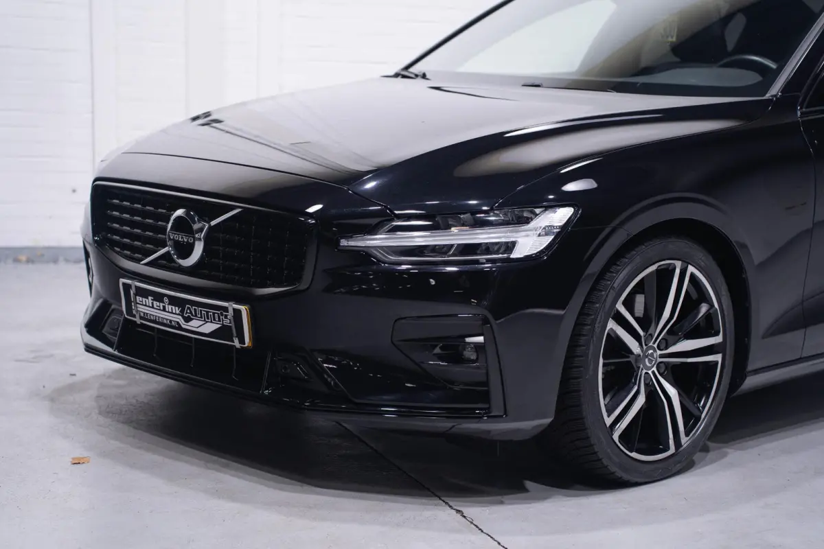 2.0 B3 R-Design Navi Leder Sportstoelen Schuifdak NAP Camera Apple carplay Rijklaar!
