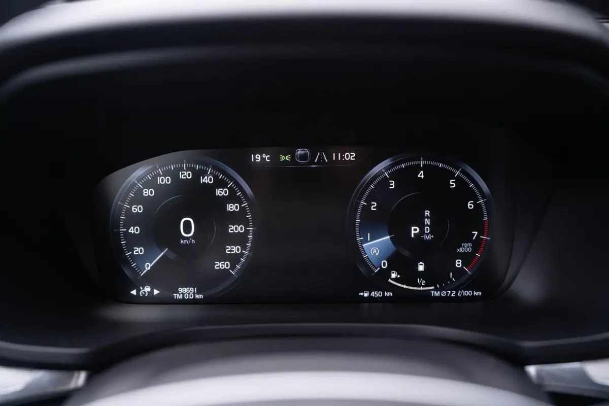 2.0 B3 R-Design Navi Leder Sportstoelen Schuifdak NAP Camera Apple carplay Rijklaar!