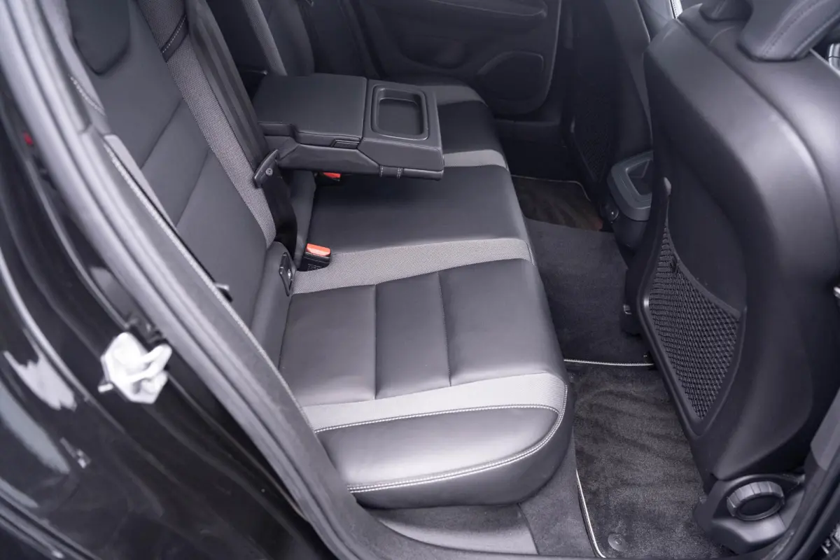 2.0 B3 R-Design Navi Leder Sportstoelen Schuifdak NAP Camera Apple carplay Rijklaar!