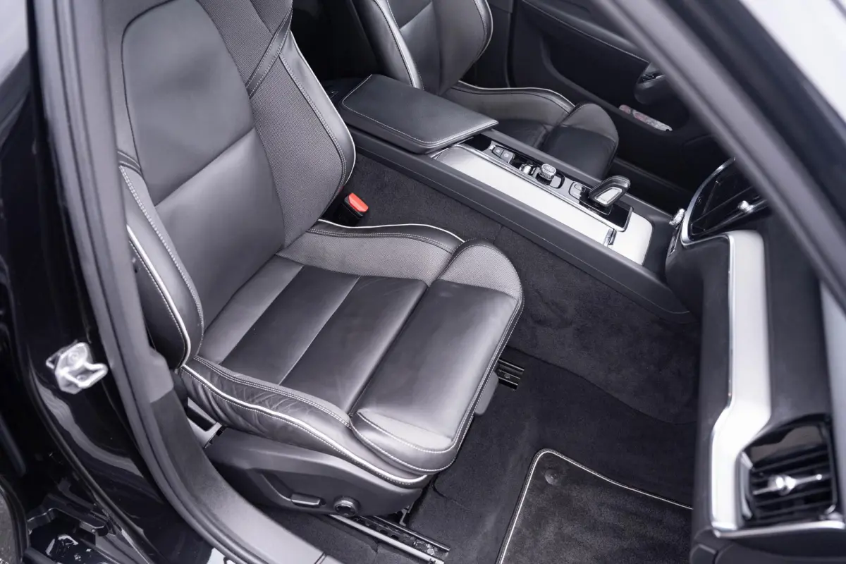 2.0 B3 R-Design Navi Leder Sportstoelen Schuifdak NAP Camera Apple carplay Rijklaar!