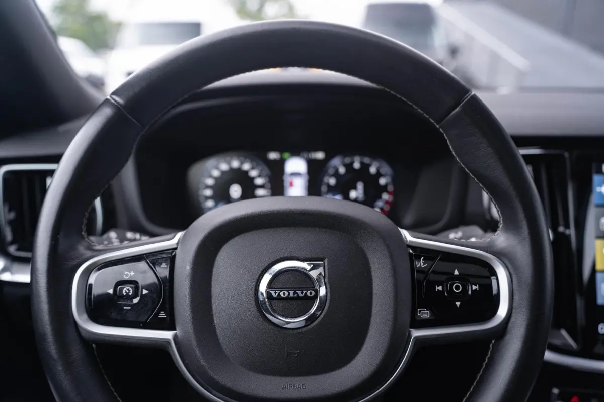 2.0 B3 R-Design Navi Leder Sportstoelen Schuifdak NAP Camera Apple carplay Rijklaar!