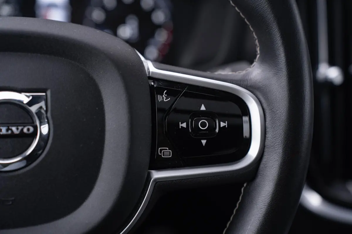 2.0 B3 R-Design Navi Leder Sportstoelen Schuifdak NAP Camera Apple carplay Rijklaar!