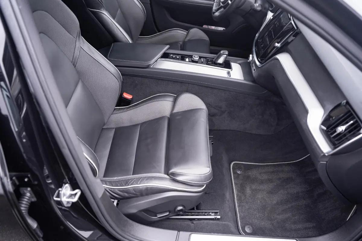 2.0 B3 R-Design Navi Leder Sportstoelen Schuifdak NAP Camera Apple carplay Rijklaar!
