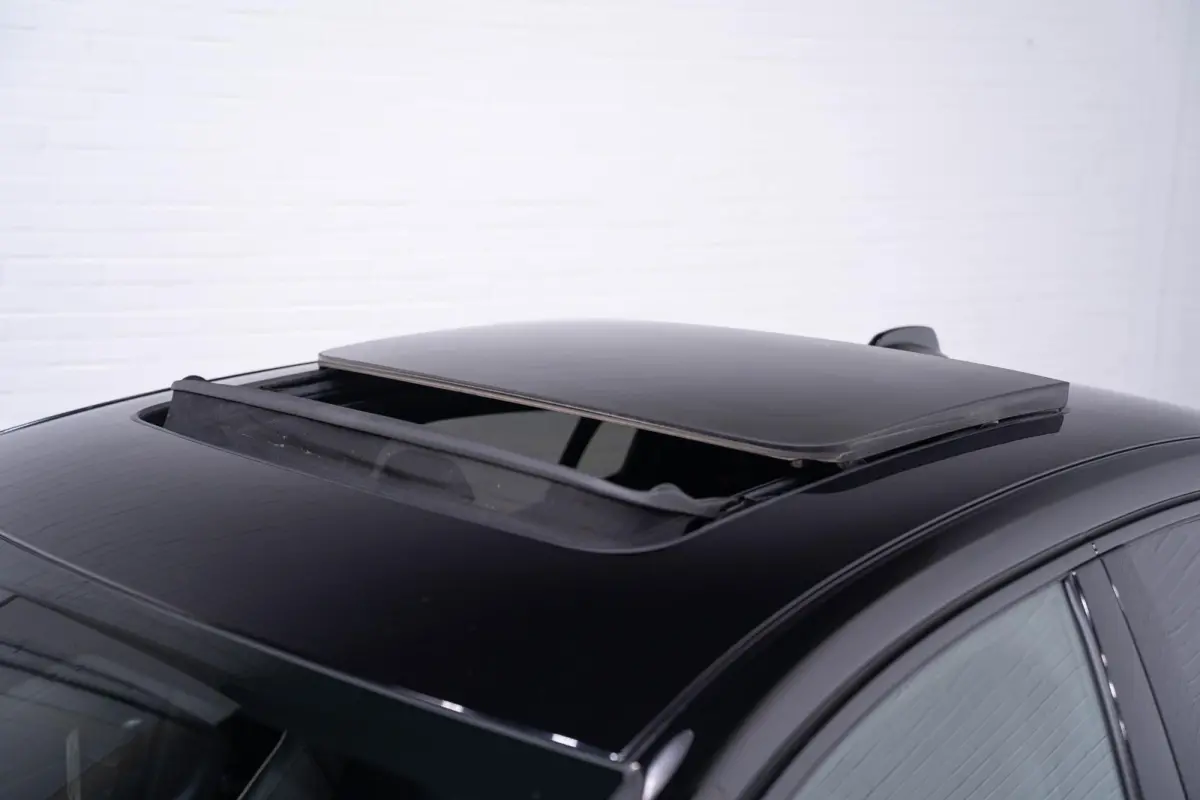 2.0 B3 R-Design Navi Leder Sportstoelen Schuifdak NAP Camera Apple carplay Rijklaar!