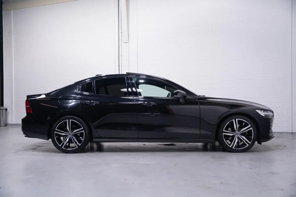 2.0 B3 R-Design Navi Leder Sportstoelen Schuifdak NAP Camera Apple carplay Rijklaar!