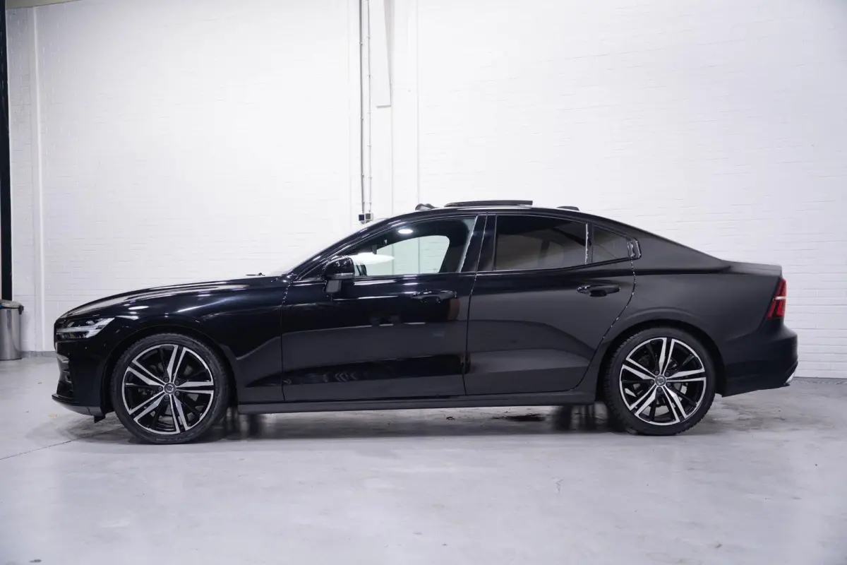 2.0 B3 R-Design Navi Leder Sportstoelen Schuifdak NAP Camera Apple carplay Rijklaar!