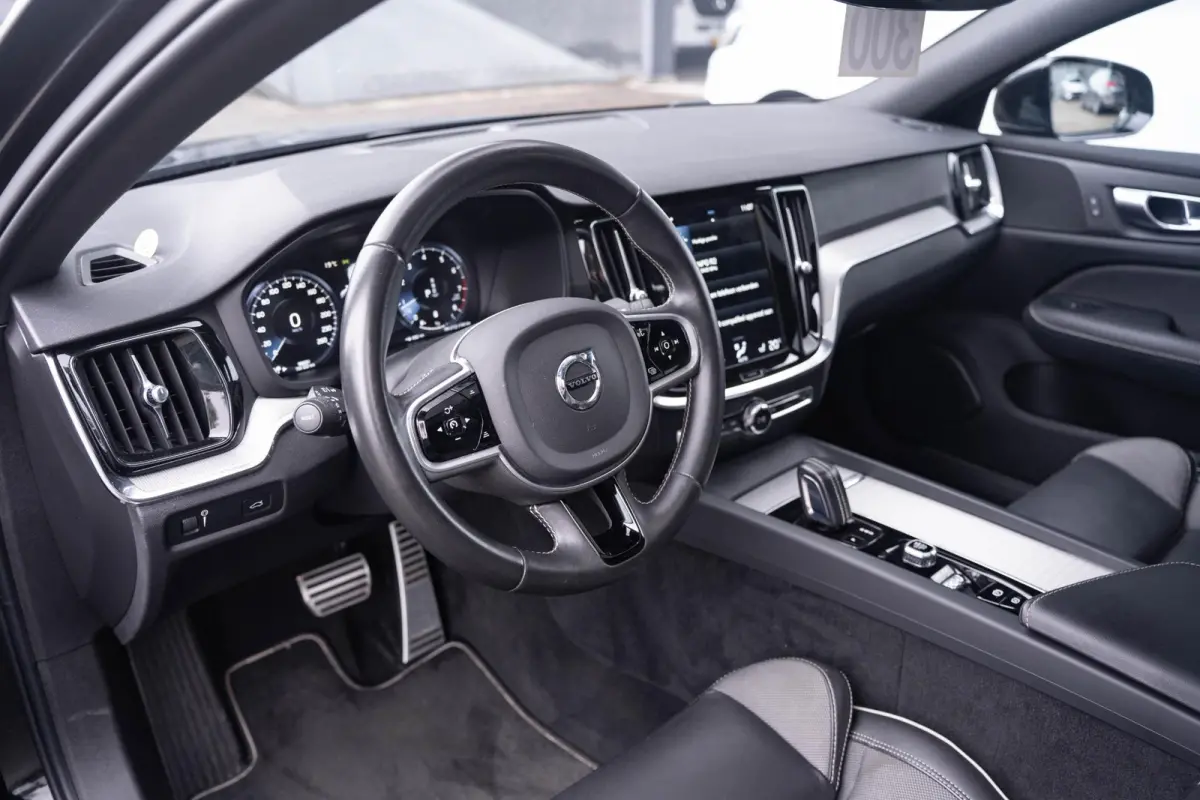 2.0 B3 R-Design Navi Leder Sportstoelen Schuifdak NAP Camera Apple carplay Rijklaar!