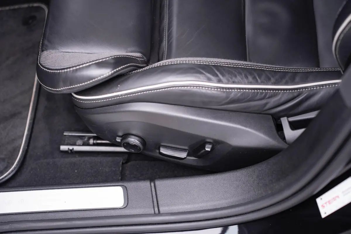 2.0 B3 R-Design Navi Leder Sportstoelen Schuifdak NAP Camera Apple carplay Rijklaar!