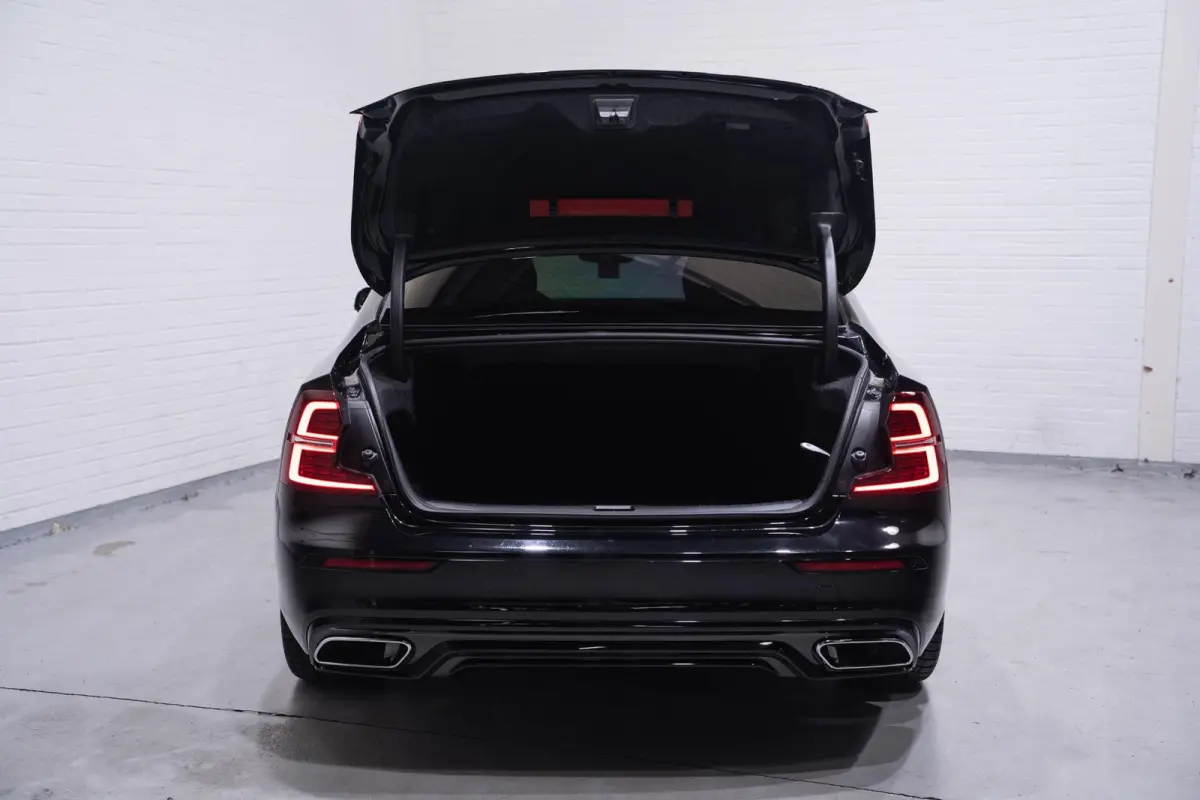 2.0 B3 R-Design Navi Leder Sportstoelen Schuifdak NAP Camera Apple carplay Rijklaar!