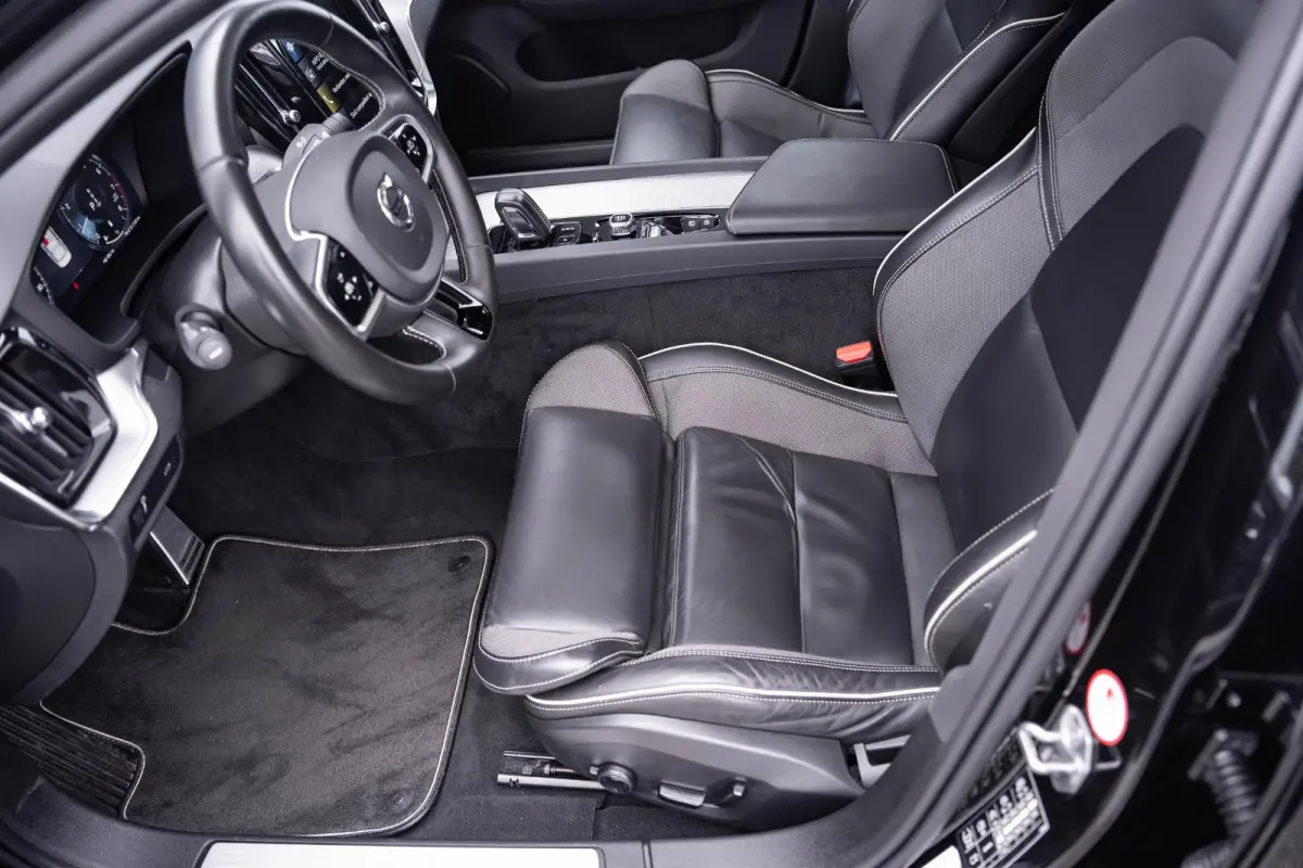 2.0 B3 R-Design Navi Leder Sportstoelen Schuifdak NAP Camera Apple carplay Rijklaar!