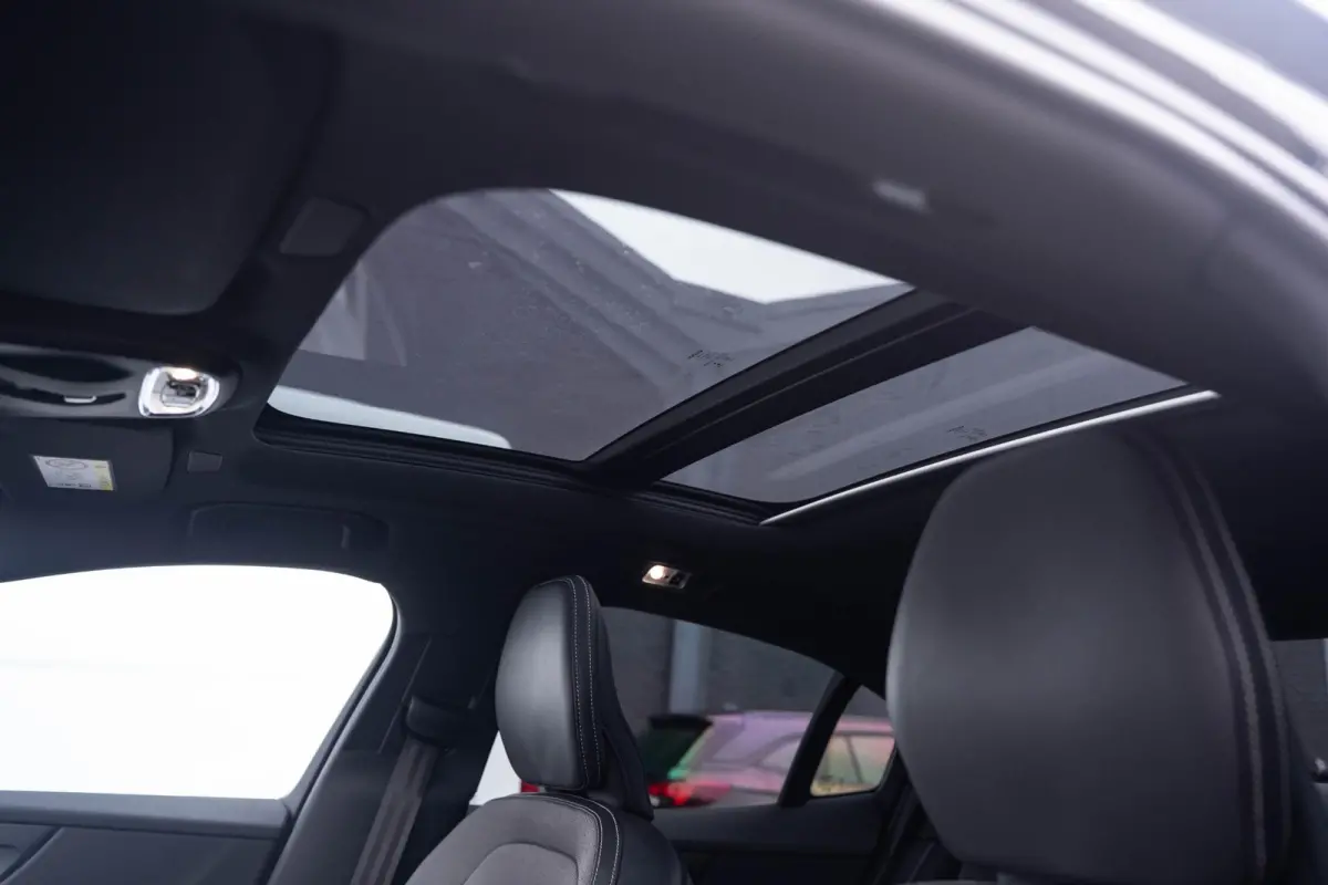 2.0 B3 R-Design Navi Leder Sportstoelen Schuifdak NAP Camera Apple carplay Rijklaar!