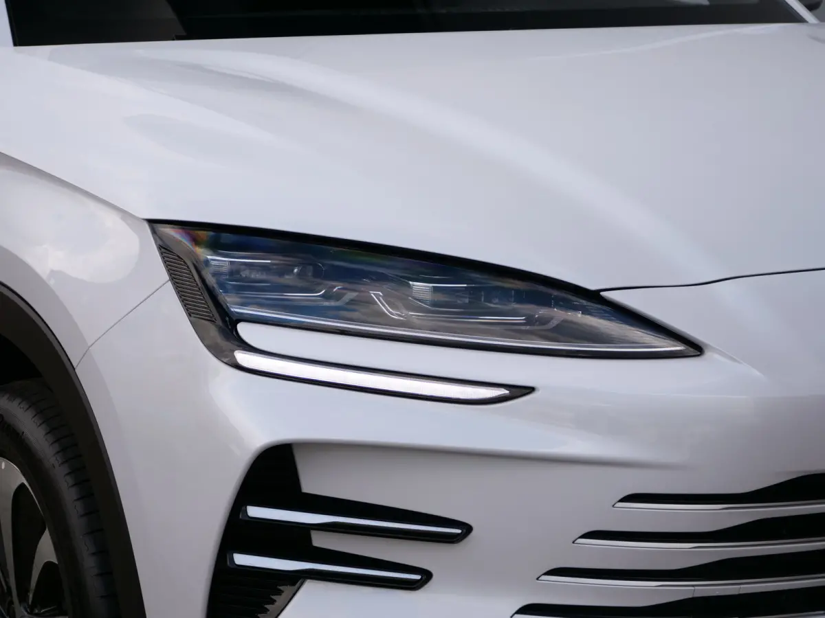 1.5 DM-i FWD Comfort 218 Pk 26,6 kWh PHEV Leder / Panoramadak / 125 km elektr. actieradius