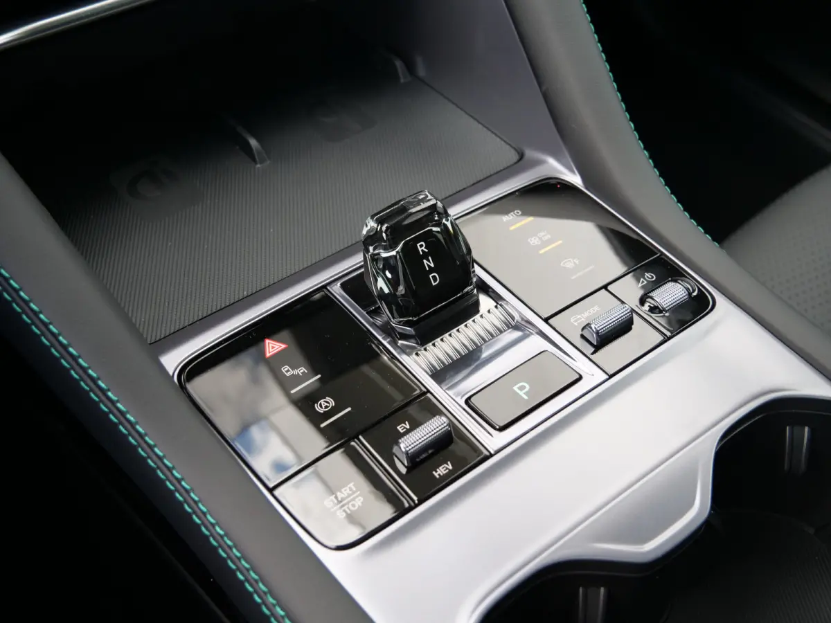 1.5 DM-i FWD Comfort 218 Pk 26,6 kWh PHEV Leder / Panoramadak / 125 km elektr. actieradius