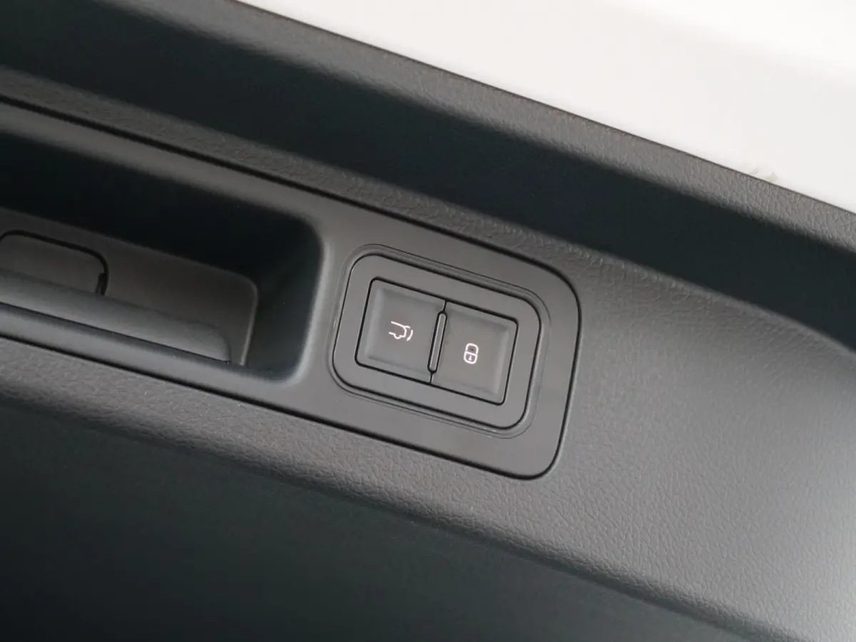 1.5 DM-i FWD Comfort 218 Pk 26,6 kWh PHEV Leder / Panoramadak / 125 km elektr. actieradius