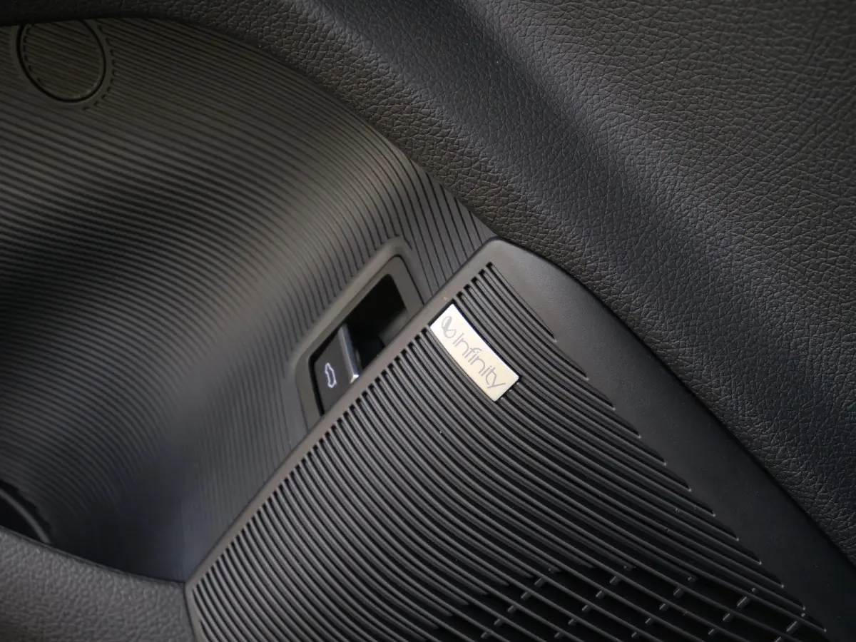 1.5 DM-i FWD Comfort 218 Pk 26,6 kWh PHEV Leder / Panoramadak / 125 km elektr. actieradius