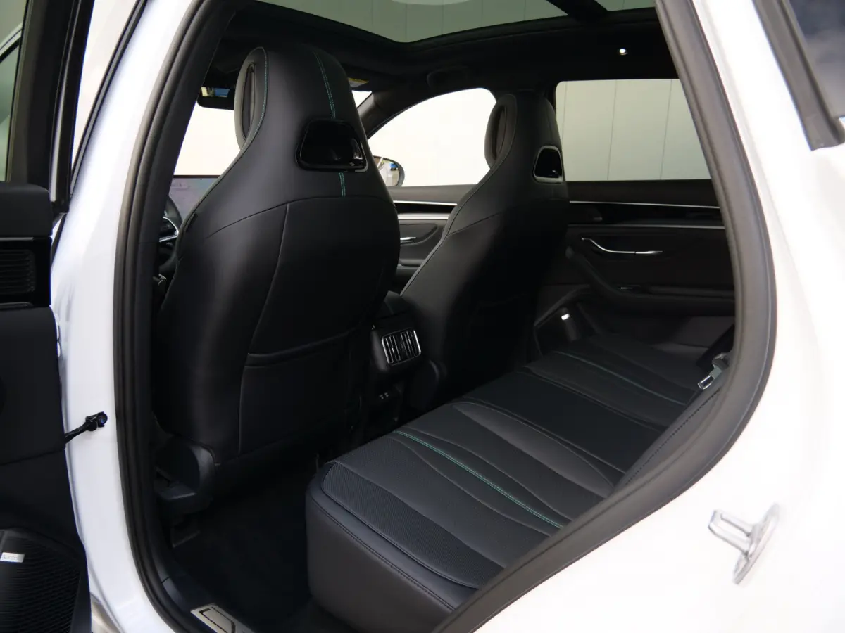 1.5 DM-i FWD Comfort 218 Pk 26,6 kWh PHEV Leder / Panoramadak / 125 km elektr. actieradius