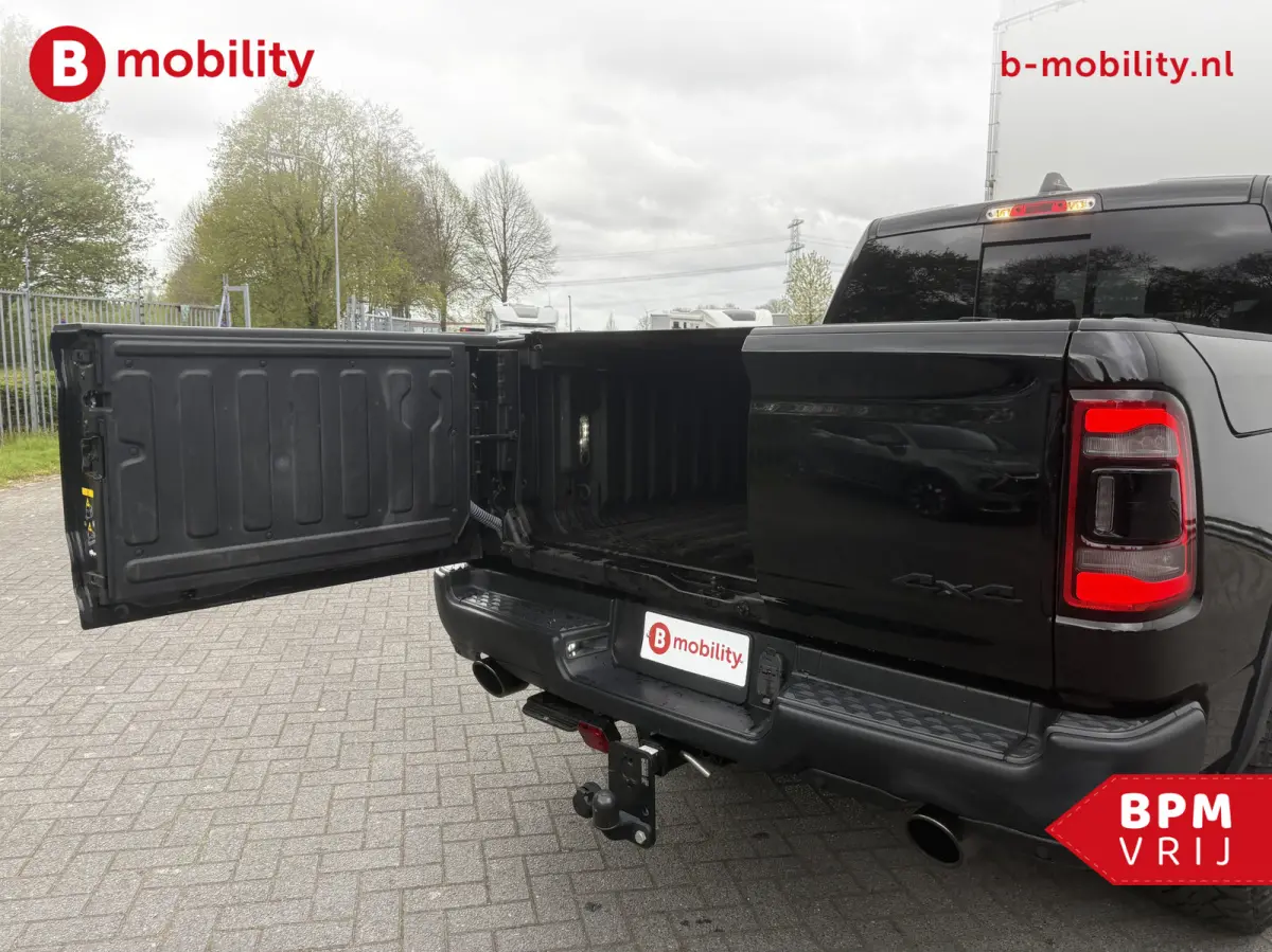 1500 5.7 V8 HEMI 4x4 Crew Cab REBEL Longhorn Panoramadak | Trekhaak | RAM BOX | Leer | Apple CarPlay | Camera