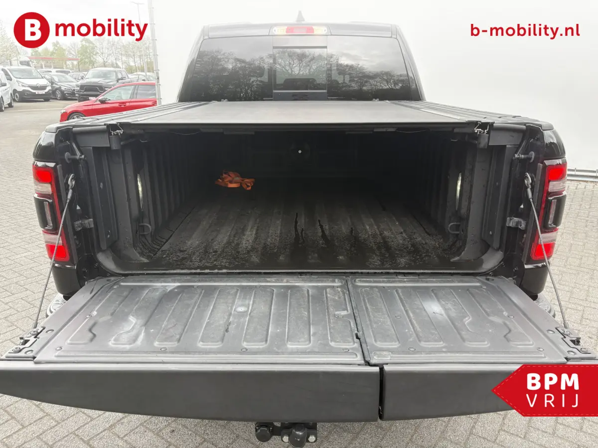 1500 5.7 V8 HEMI 4x4 Crew Cab REBEL Longhorn Panoramadak | Trekhaak | RAM BOX | Leer | Apple CarPlay | Camera