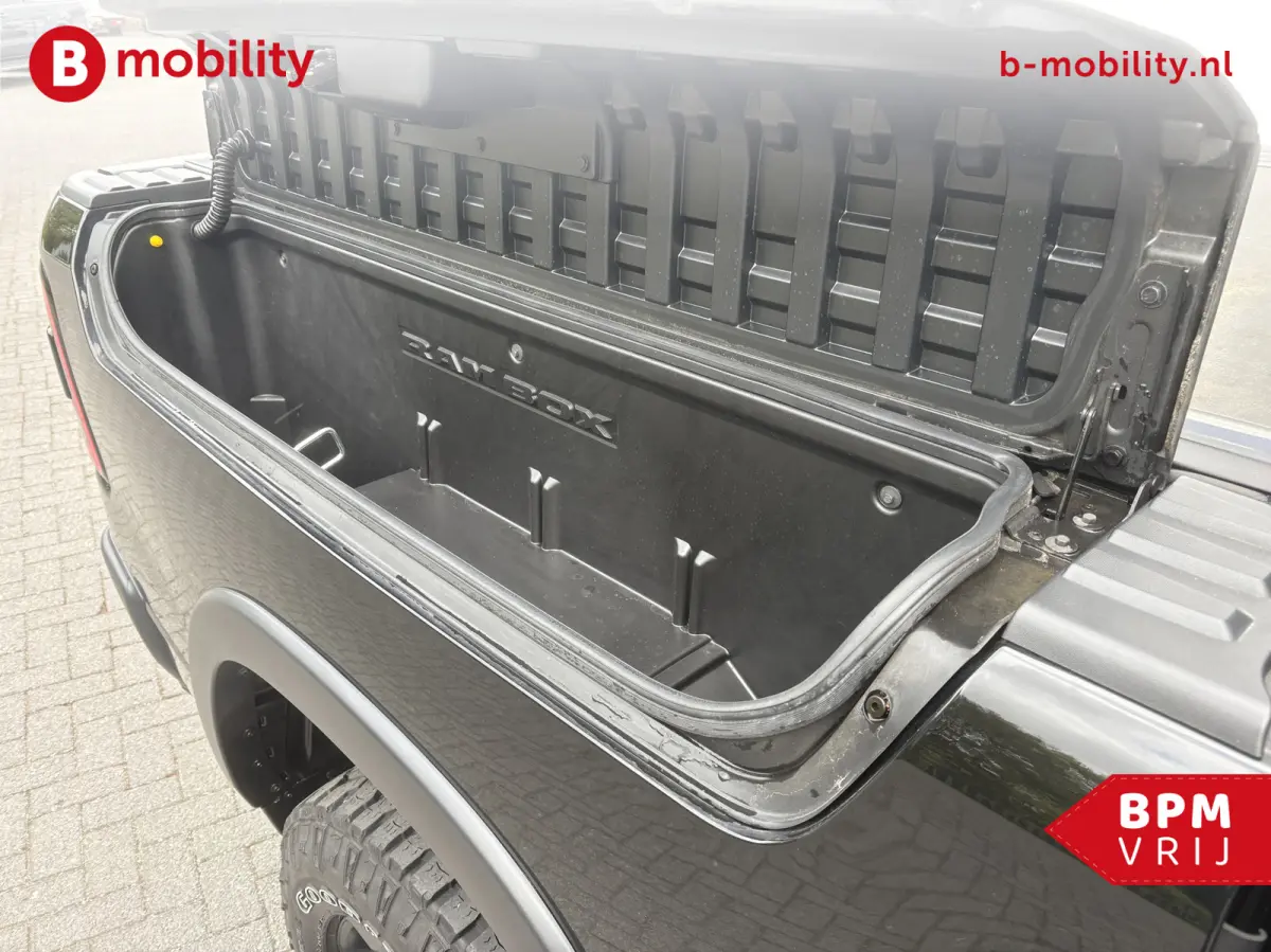 1500 5.7 V8 HEMI 4x4 Crew Cab REBEL Longhorn Panoramadak | Trekhaak | RAM BOX | Leer | Apple CarPlay | Camera