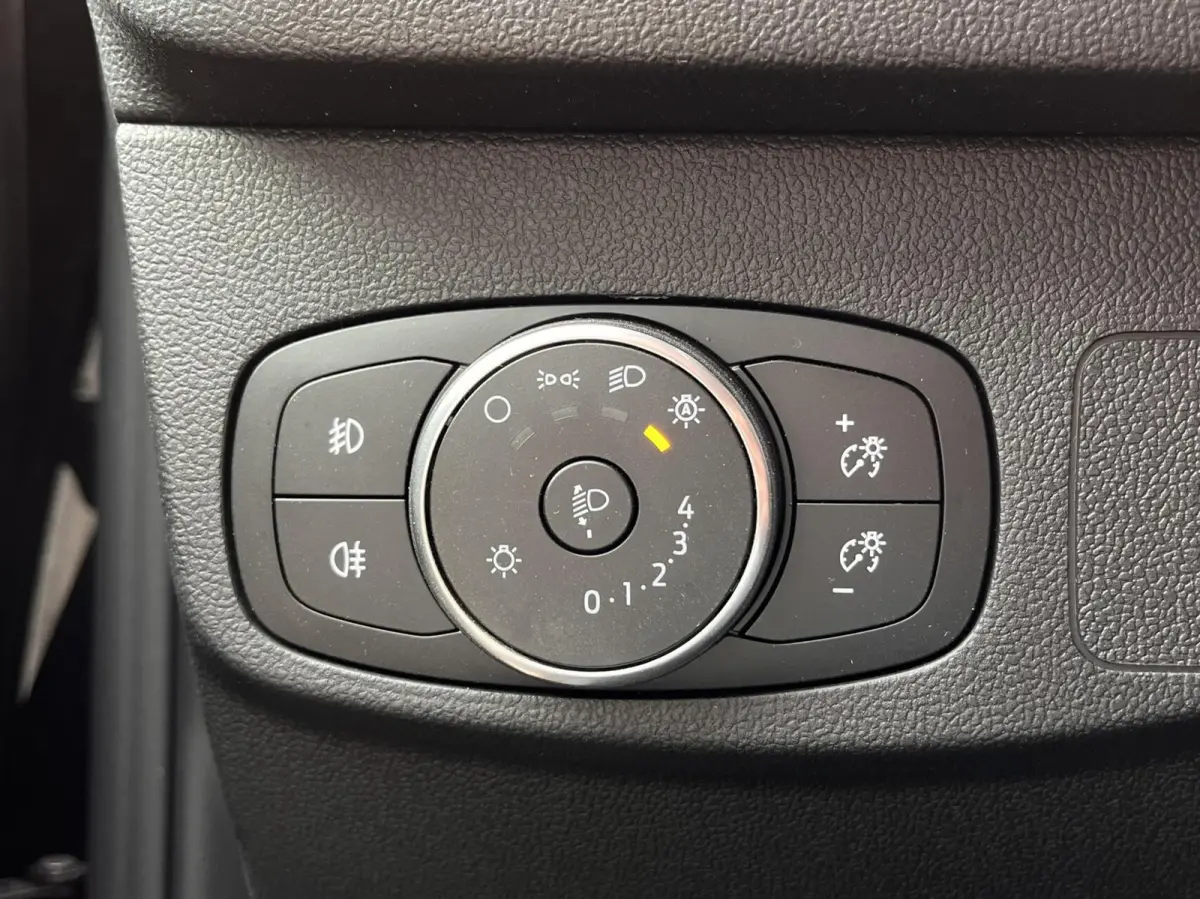 1.0 EcoBoost Hybrid ST Line 155PK Automaat Trekhaak Winterpack Cruise Camera Parkeersensoren Climate Full-LED Keyless Privacy Glass *1500KG Trekgewicht*