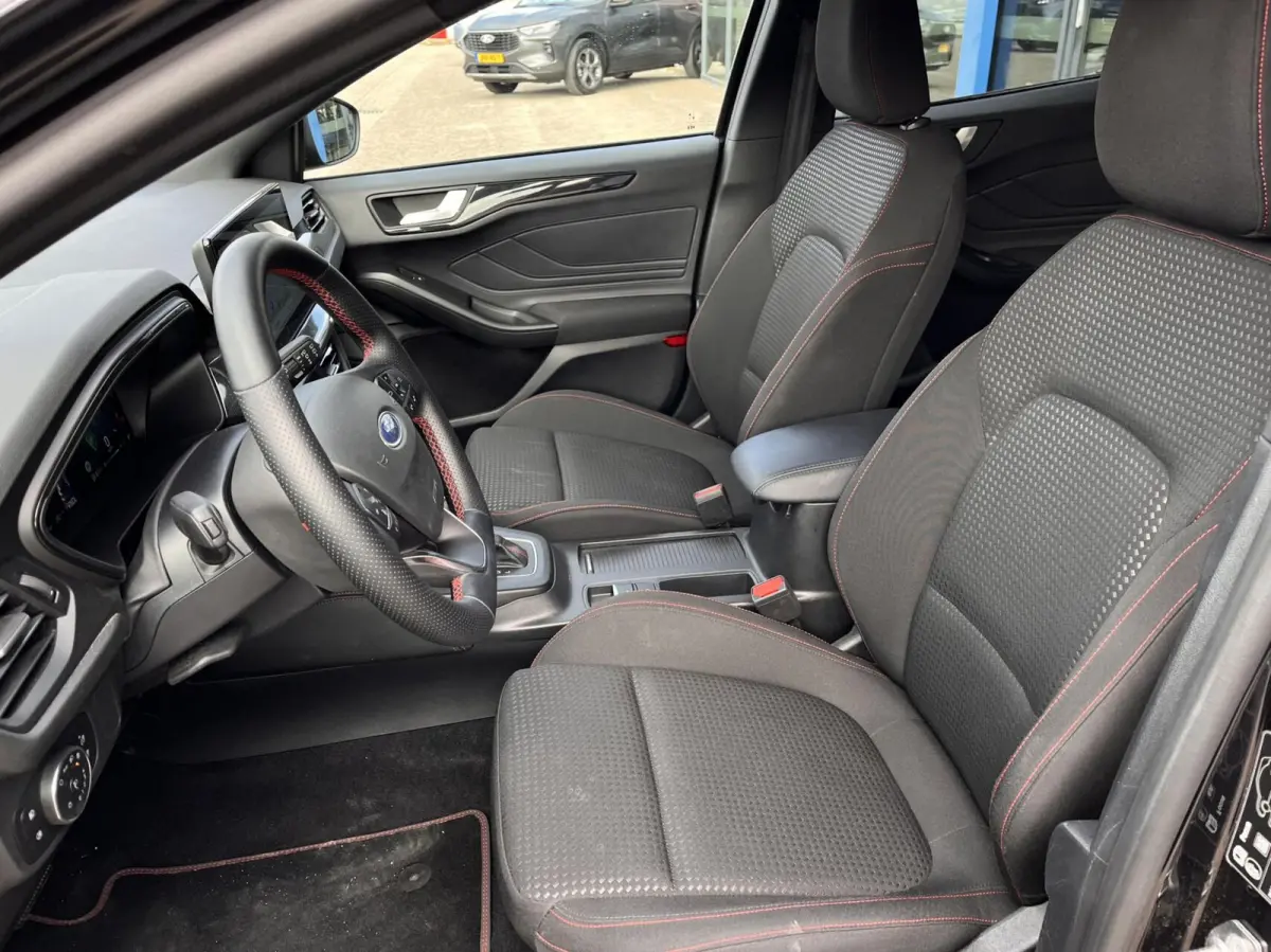 1.0 EcoBoost Hybrid ST Line 155PK Automaat Trekhaak Winterpack Cruise Camera Parkeersensoren Climate Full-LED Keyless Privacy Glass *1500KG Trekgewicht*