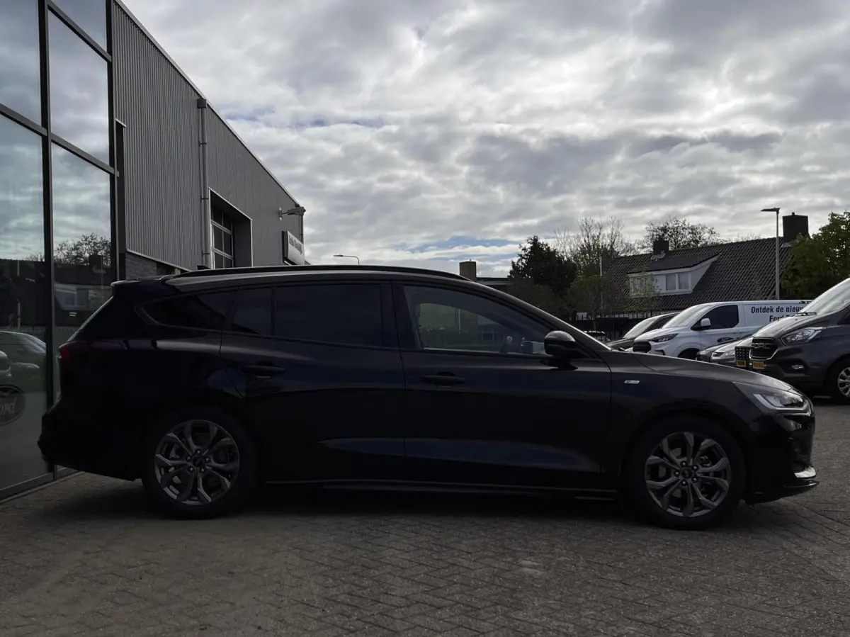 1.0 EcoBoost Hybrid ST Line 155PK Automaat Trekhaak Winterpack Cruise Camera Parkeersensoren Climate Full-LED Keyless Privacy Glass *1500KG Trekgewicht*