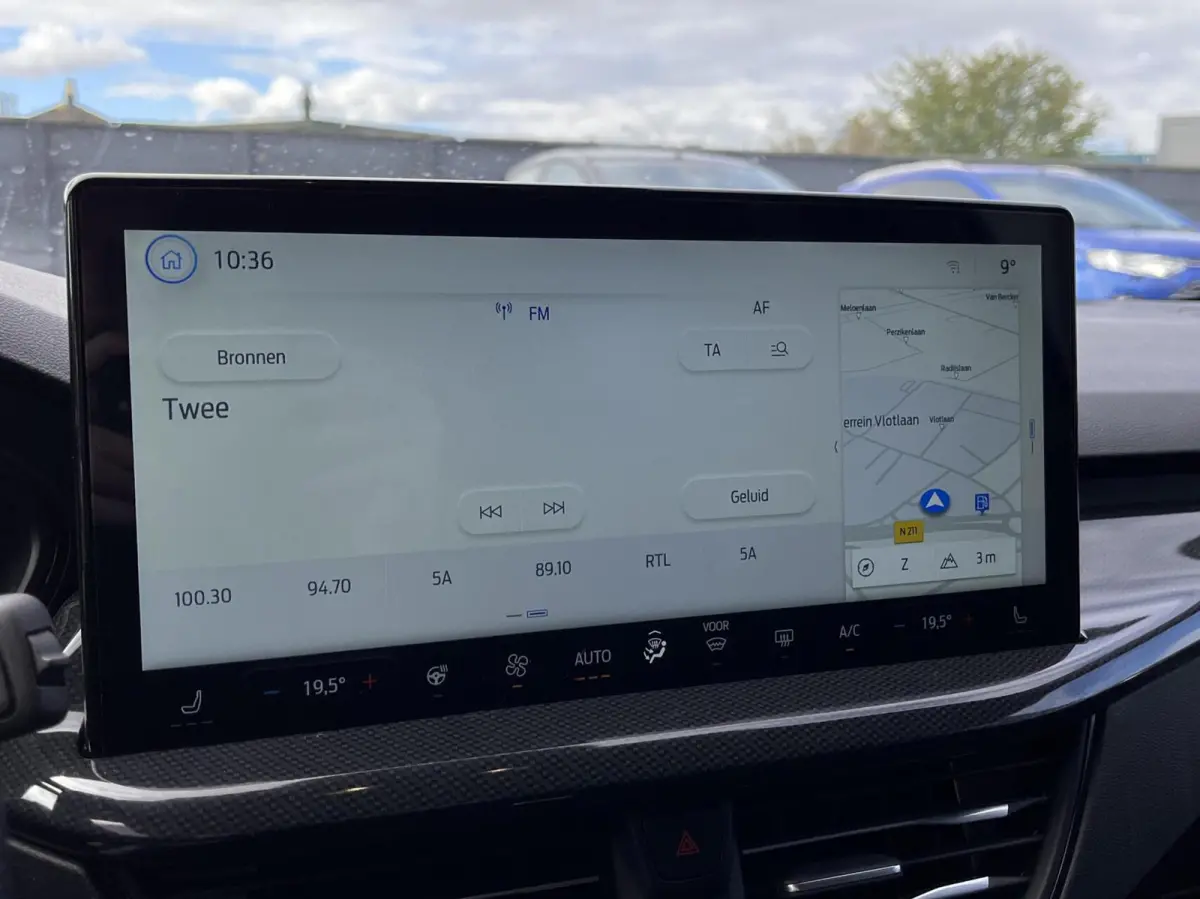 1.0 EcoBoost Hybrid ST Line 155PK Automaat Trekhaak Winterpack Cruise Camera Parkeersensoren Climate Full-LED Keyless Privacy Glass *1500KG Trekgewicht*