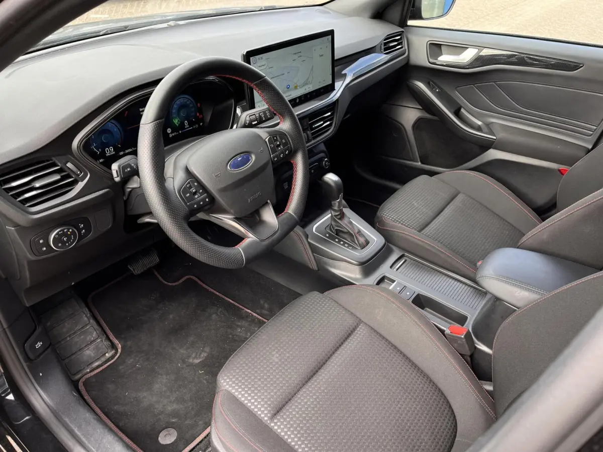 1.0 EcoBoost Hybrid ST Line 155PK Automaat Trekhaak Winterpack Cruise Camera Parkeersensoren Climate Full-LED Keyless Privacy Glass *1500KG Trekgewicht*