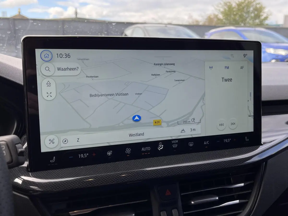 1.0 EcoBoost Hybrid ST Line 155PK Automaat Trekhaak Winterpack Cruise Camera Parkeersensoren Climate Full-LED Keyless Privacy Glass *1500KG Trekgewicht*