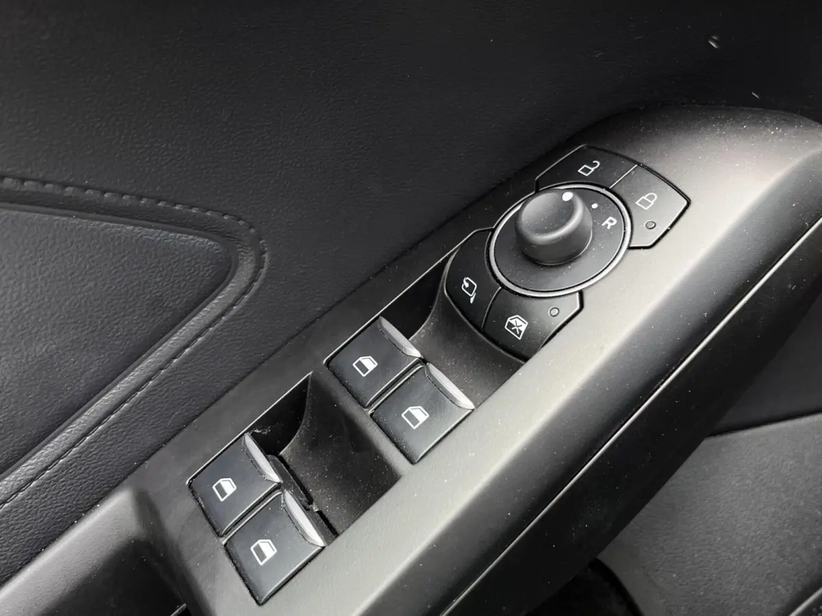 1.0 EcoBoost Hybrid ST Line 155PK Automaat Trekhaak Winterpack Cruise Camera Parkeersensoren Climate Full-LED Keyless Privacy Glass *1500KG Trekgewicht*